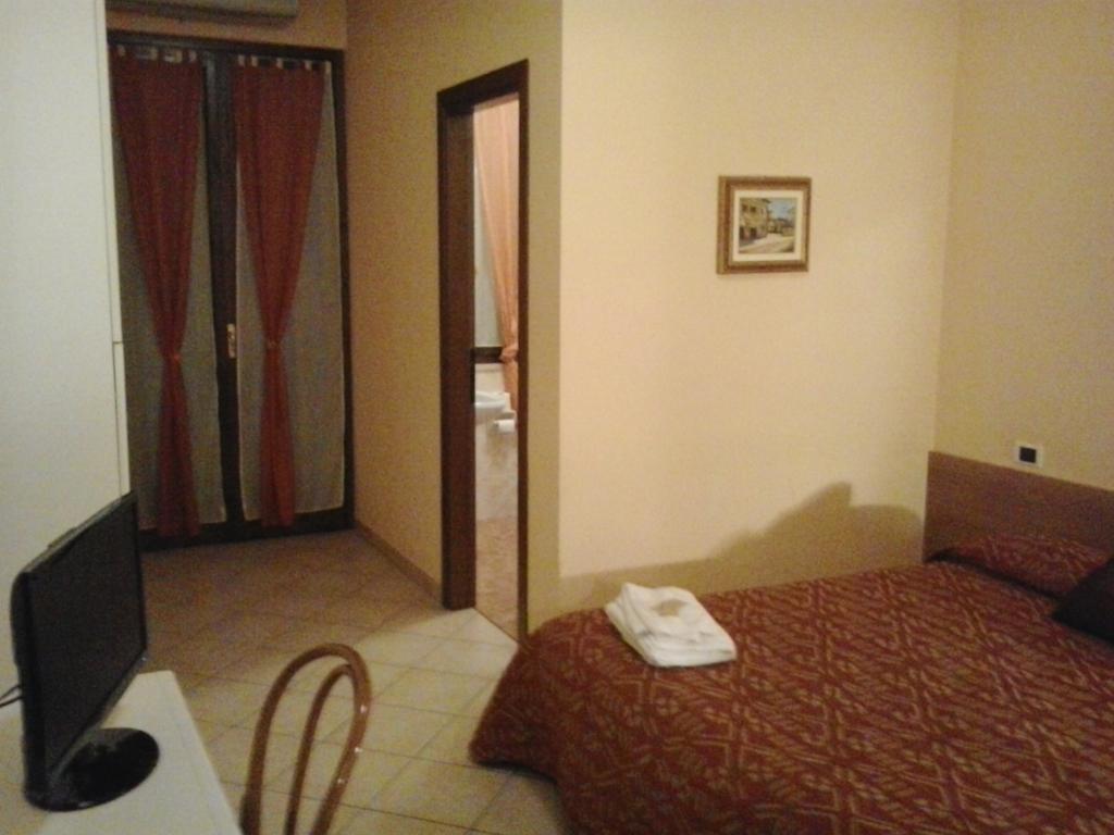 Trattoria Milani Hotel Lonato Bilik gambar